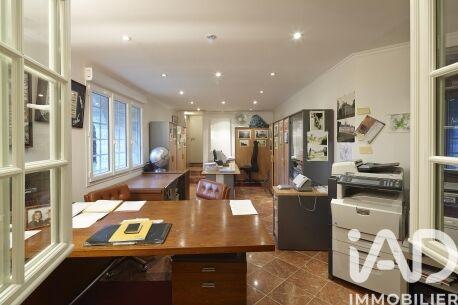 Maison - 296 m² - 10 pièces