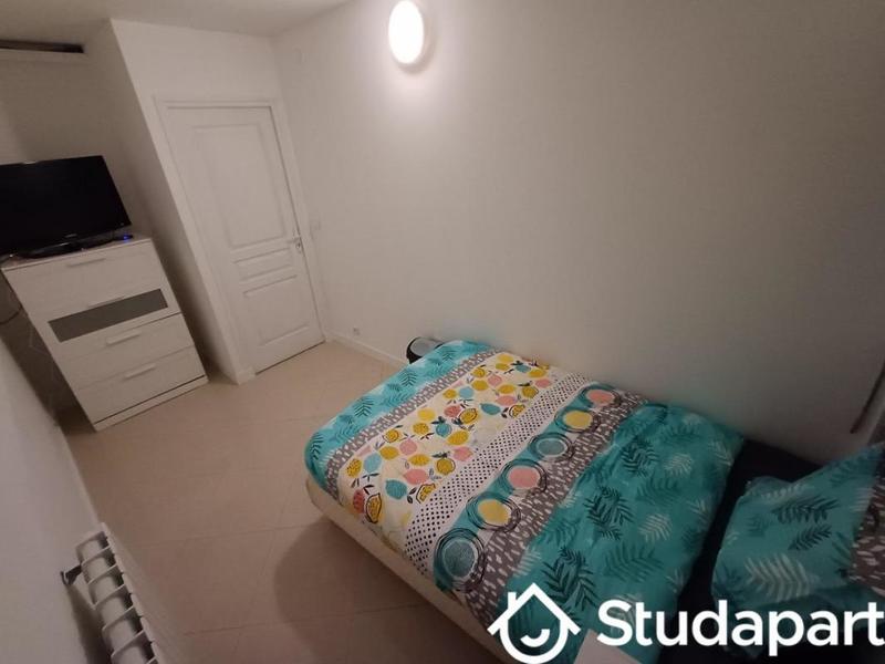 Chambre - 11 m² - 1 pièce