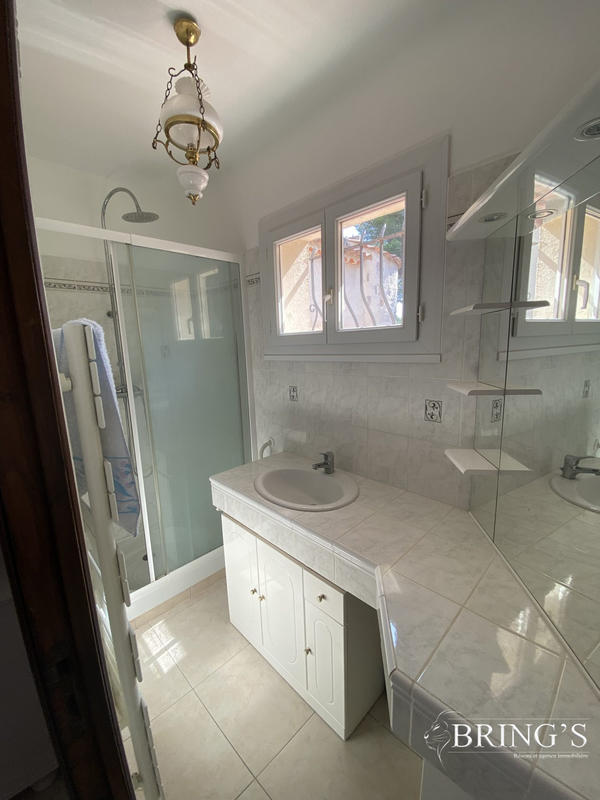 Villa - 181 m² - 9 pièces