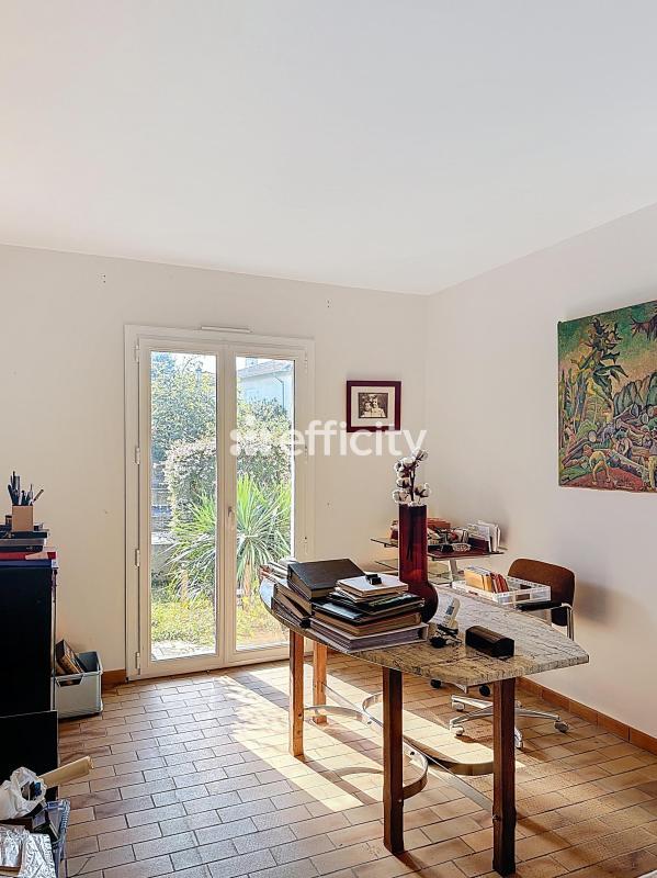 Maison - 220 m² - 6 pièces