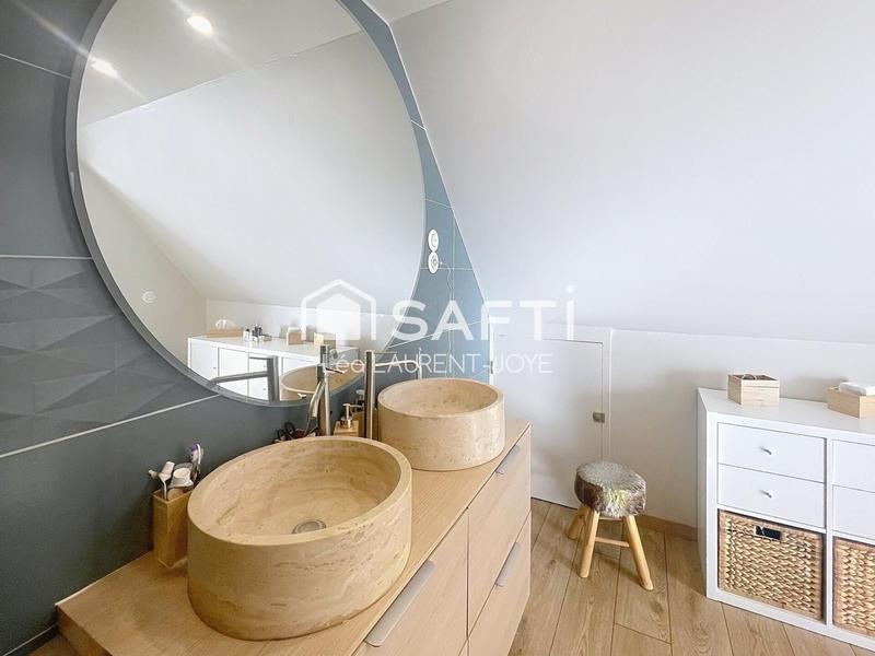 Maison - 255 m² - 9 pièces