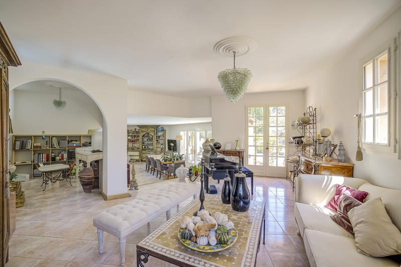 Villa - 214 m² - 6 pièces