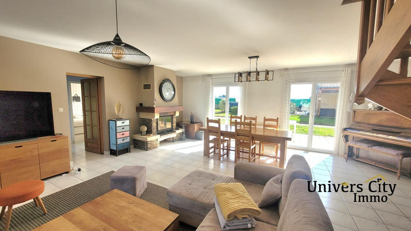 Maison traditionnelle - 160 m² - 6 pièces