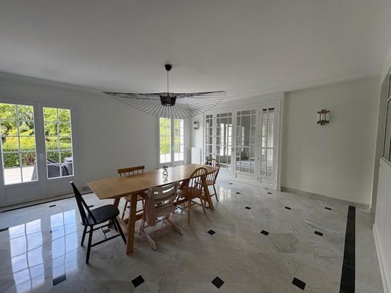 Demeure - 427 m² - 7 pièces