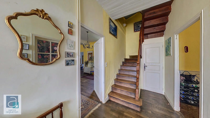 Maison - 234 m² - 11 pièces