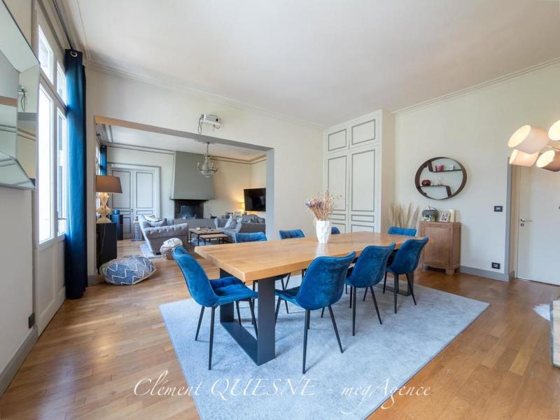 Maison - 421 m² - 11 pièces