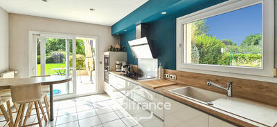 Maison - 202 m² - 7 pièces