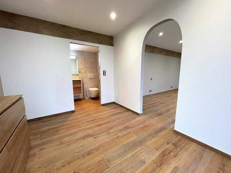 Maison - 246 m² - 7 pièces