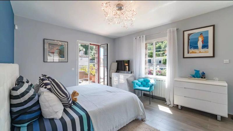 Villa - 313 m² - 8 pièces