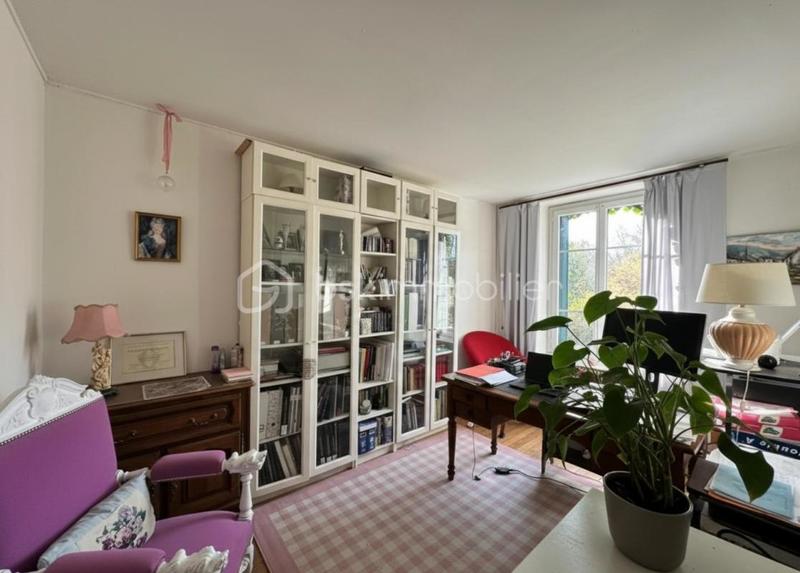 Maison - 225 m² - 7 pièces