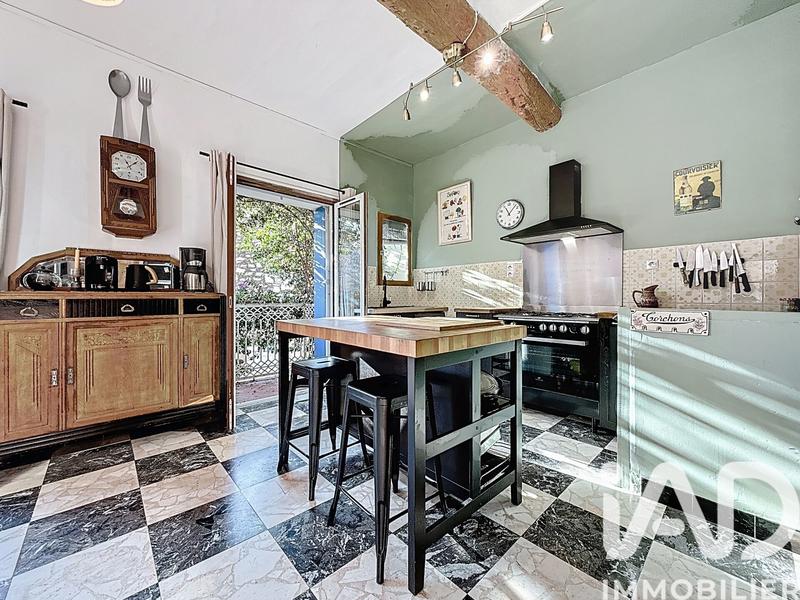 Maison - 225 m² - 9 pièces