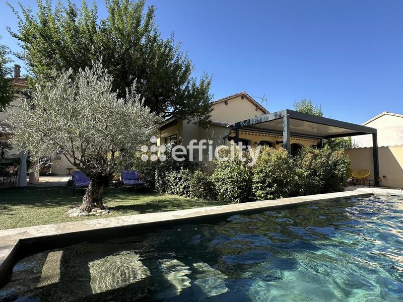 Maison - 254 m² - 10 pièces