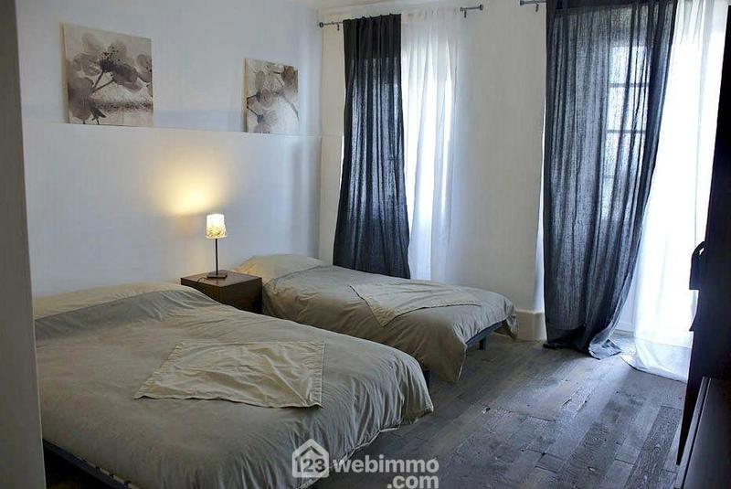 Maison - 220 m² - 11 pièces