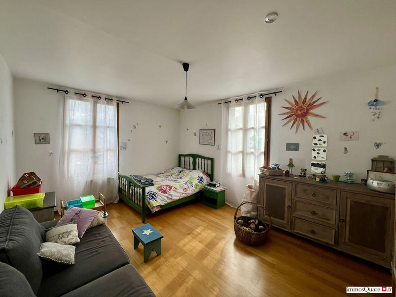 Maison - 225 m² - 7 pièces