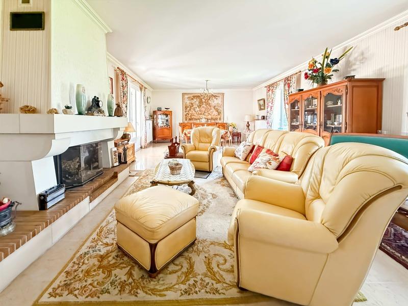 Maison - 317 m² - 10 pièces