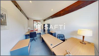 Local commercial - 240 m² - 8 pièces