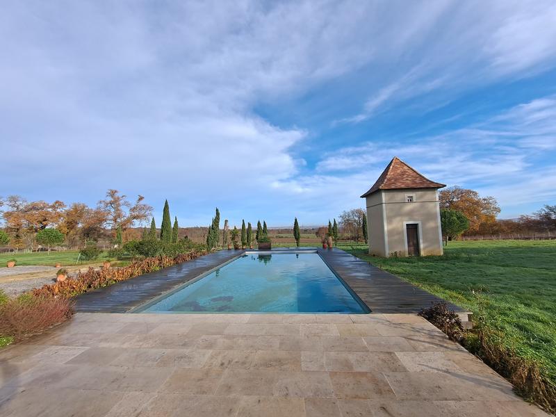 Maison - 375 m² - 10 pièces