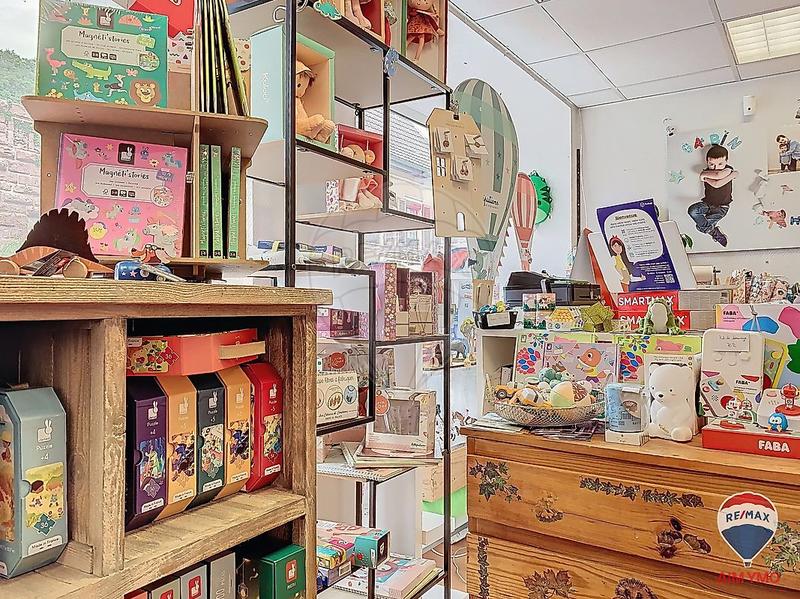 Magasins - 100 m² - 4 pièces