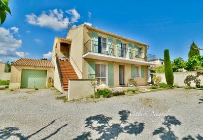 Maison - 180 m² - 7 pièces