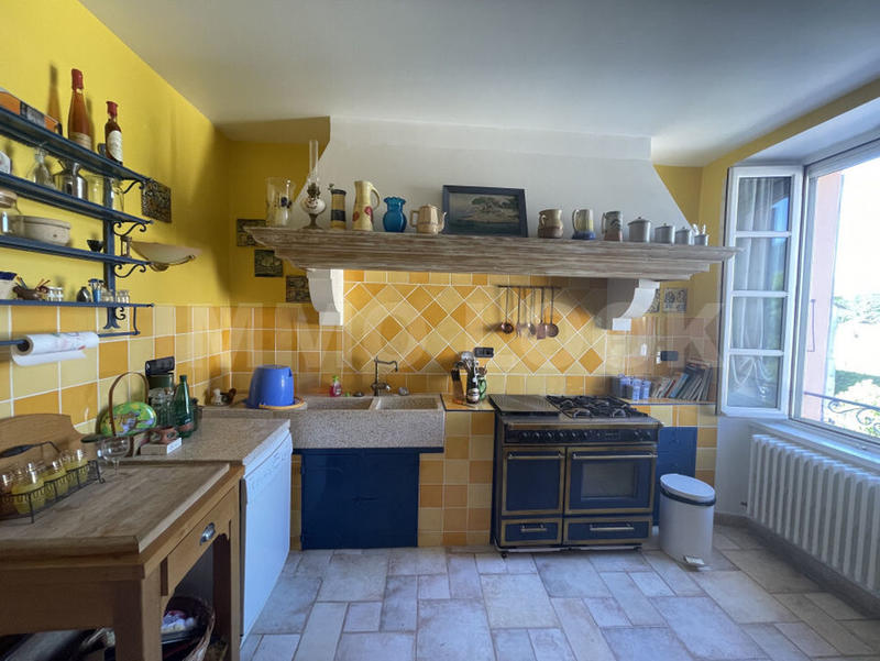 Maison - 285 m² - 14 pièces