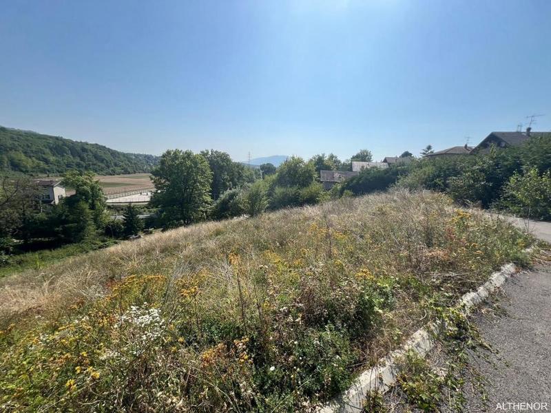 Terrain constructible - 1 050 m²