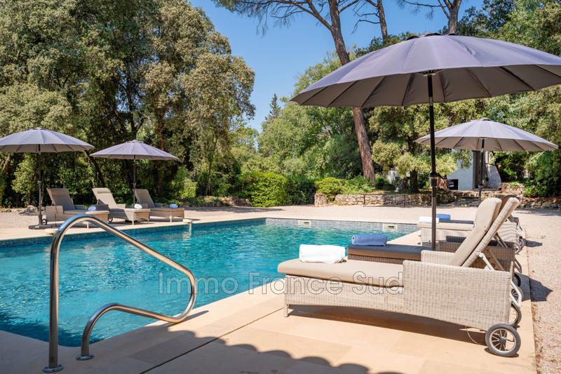 Maison - 717 m² - 19 pièces