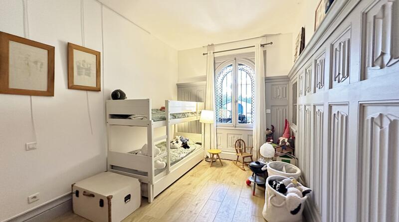 Appartement - 167 m² - 6 pièces