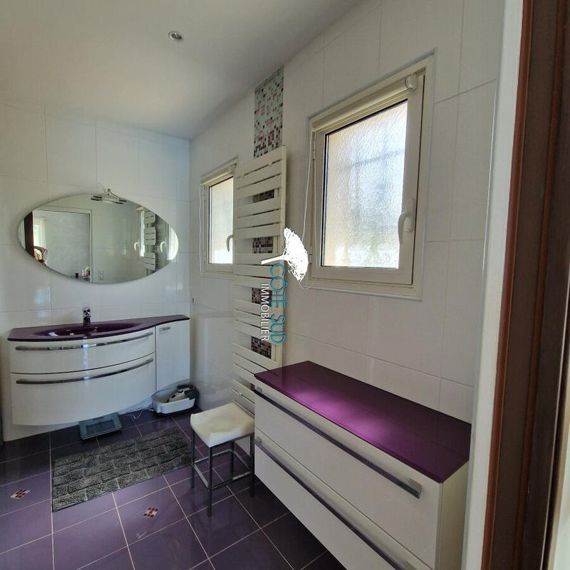 Maison - 220 m² - 9 pièces