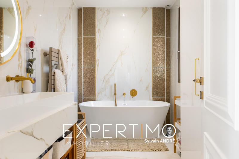 Maison - 230 m² - 9 pièces