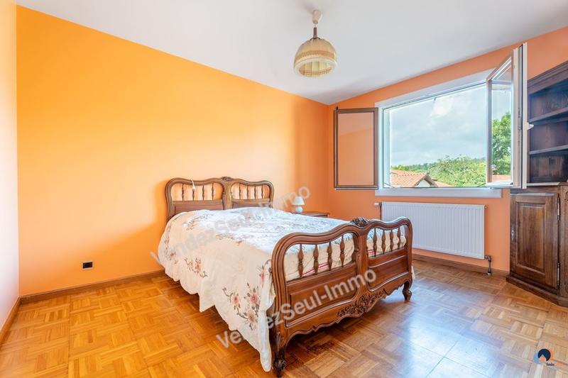 Maison traditionnelle - 246 m² - 4 pièces