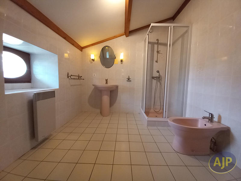 Maison - 192 m² - 6 pièces