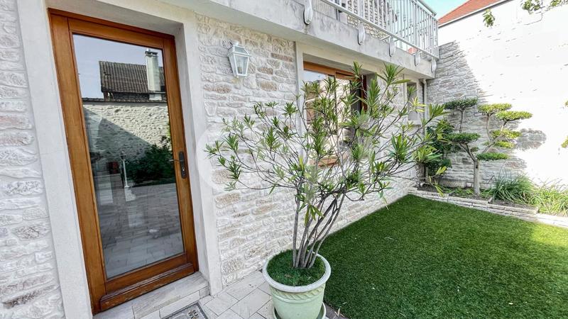 Maison en pierre - 323 m² - 10 pièces