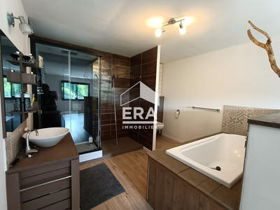 Maison - 216 m² - 5 pièces