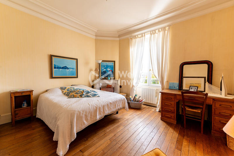 Maison - 195 m² - 9 pièces