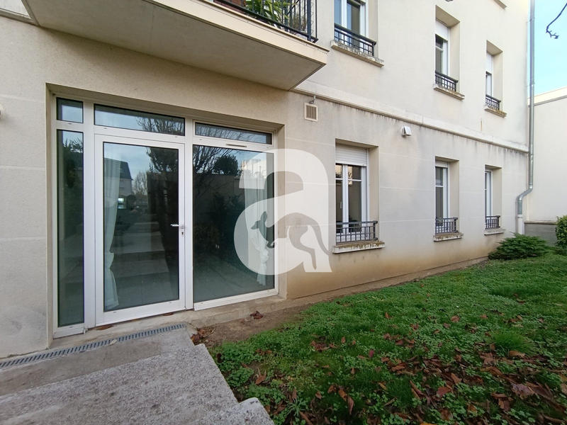 Local commercial - 109 m² - 5 pièces