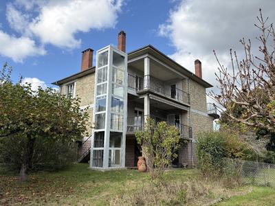 Maison - 179 m² - 7 pièces