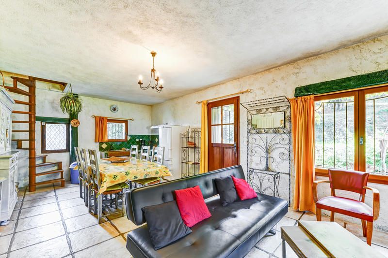 Propriété - 678 m² - 9 pièces