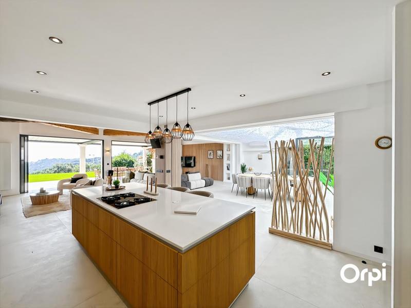 Maison - 373 m² - 6 pièces