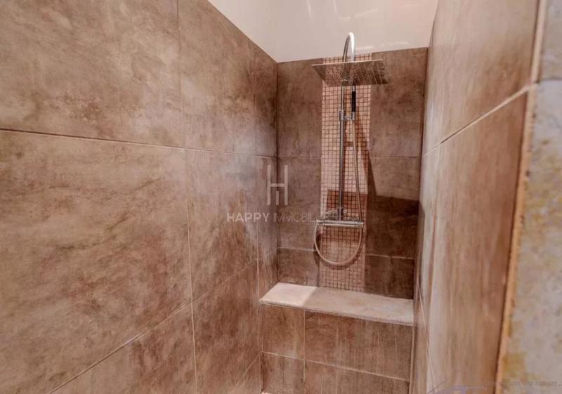 Propriété - 302 m² - 9 pièces