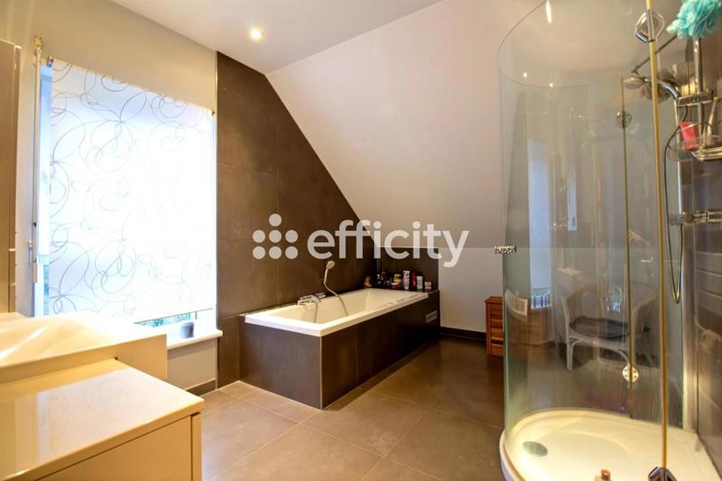 Maison - 214 m² - 8 pièces