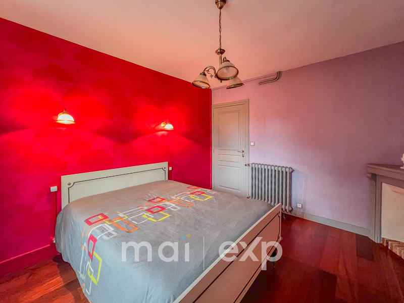 Maison traditionnelle - 230 m² - 6 pièces