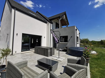 Maison - 171 m² - 7 pièces