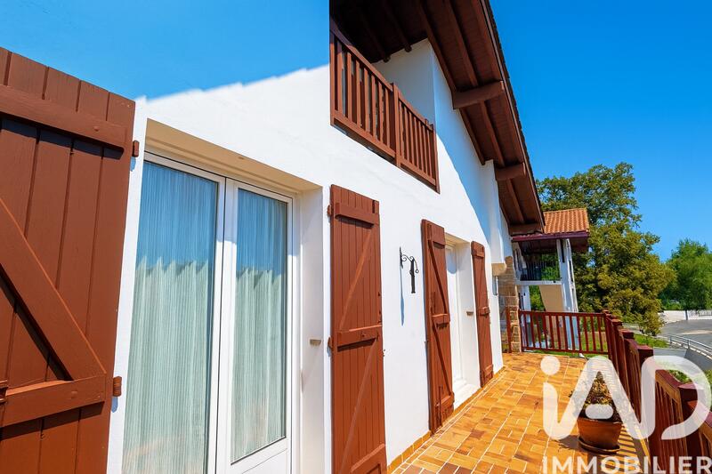 Maison - 224 m² - 11 pièces