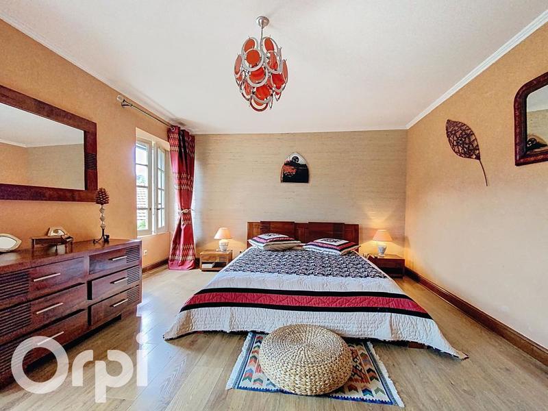 Maison - 180 m² - 9 pièces