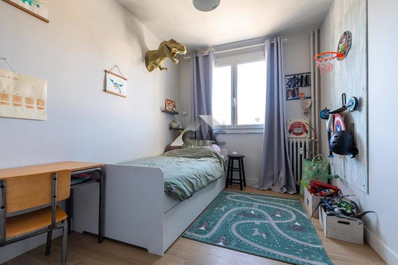Appartement - 79 m² - 4 pièces