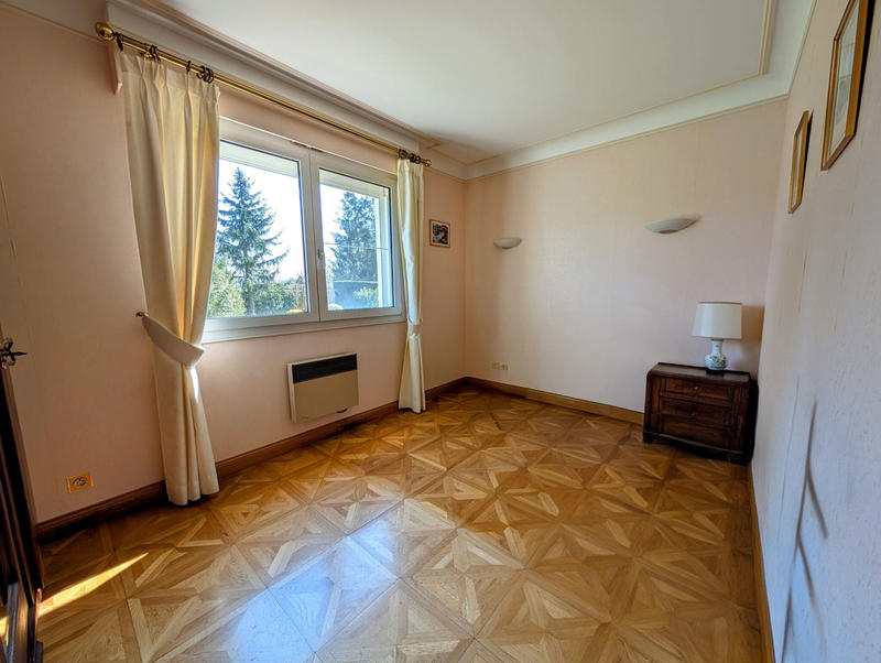 Maison - 230 m² - 8 pièces