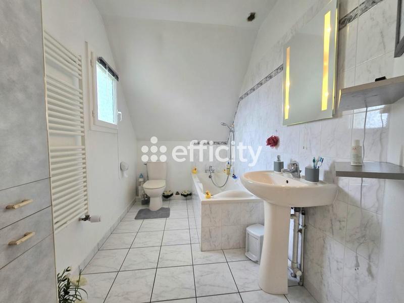 Pavillon - 130 m² - 6 pièces