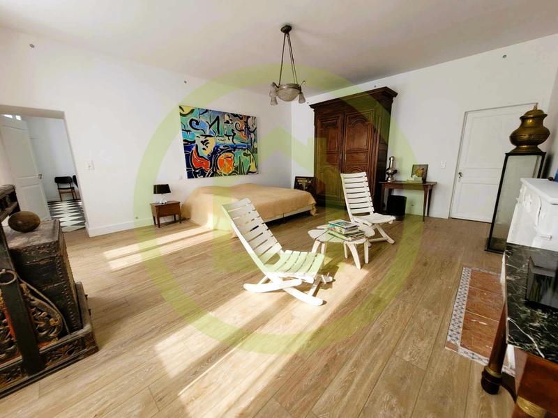 Maison - 380 m² - 9 pièces