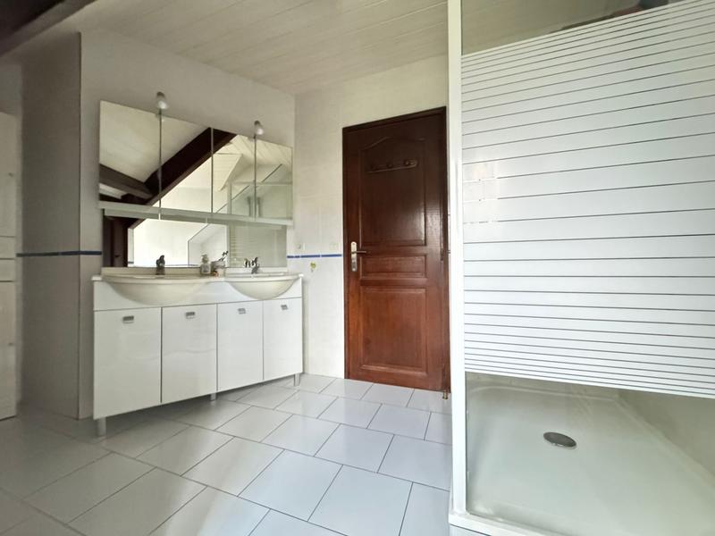 Maison - 224 m² - 8 pièces