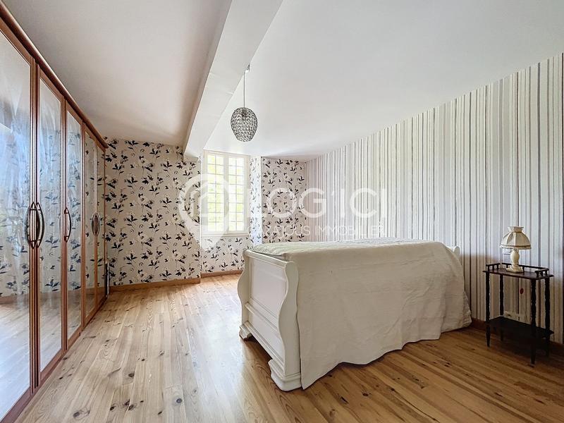 Maison - 244 m² - 7 pièces